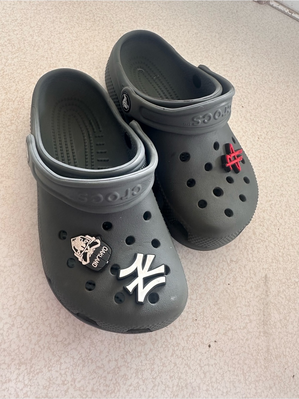 CROCS Kids Classic Clog in Dark Gray with Team Charms